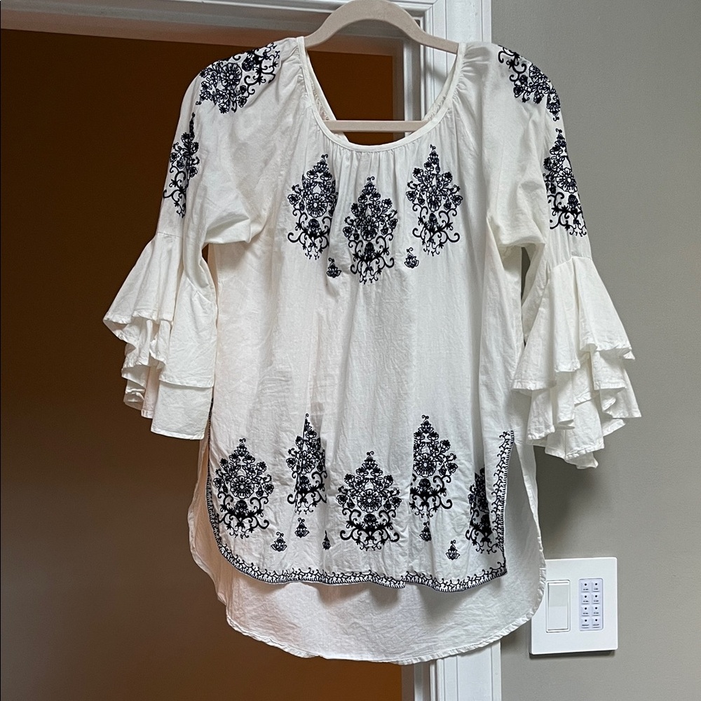 Fun ruffle White and Navy Women's Top - Size Medium